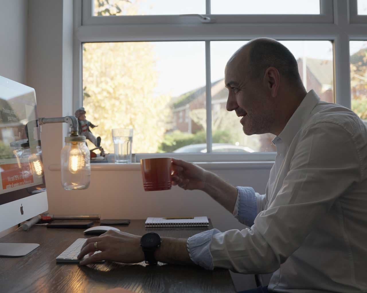 <span style="color:hsl(0, 0%, 95%);">Moving works better with <span style="color:hsl(25, 100%, 50%);">US</span></span>